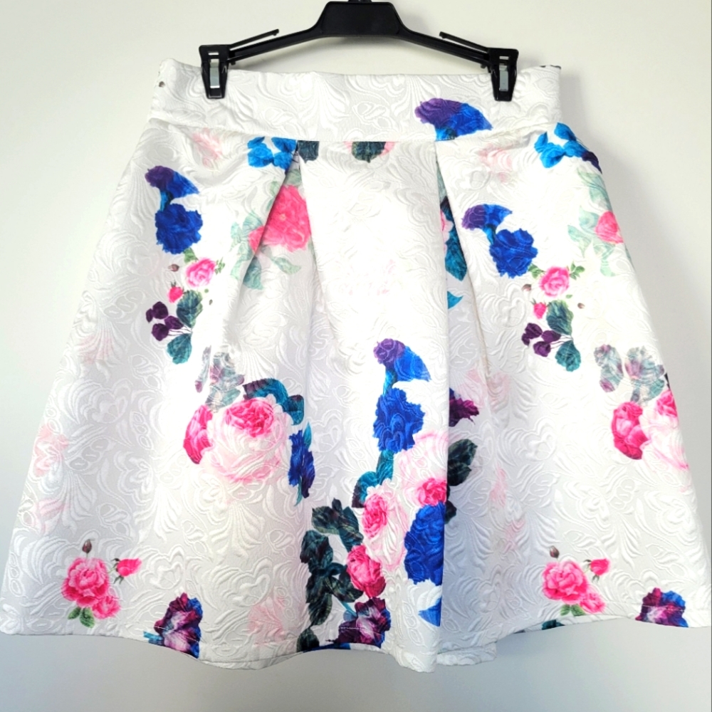 Chicwish jacquard baroque rose pleated skirt Large